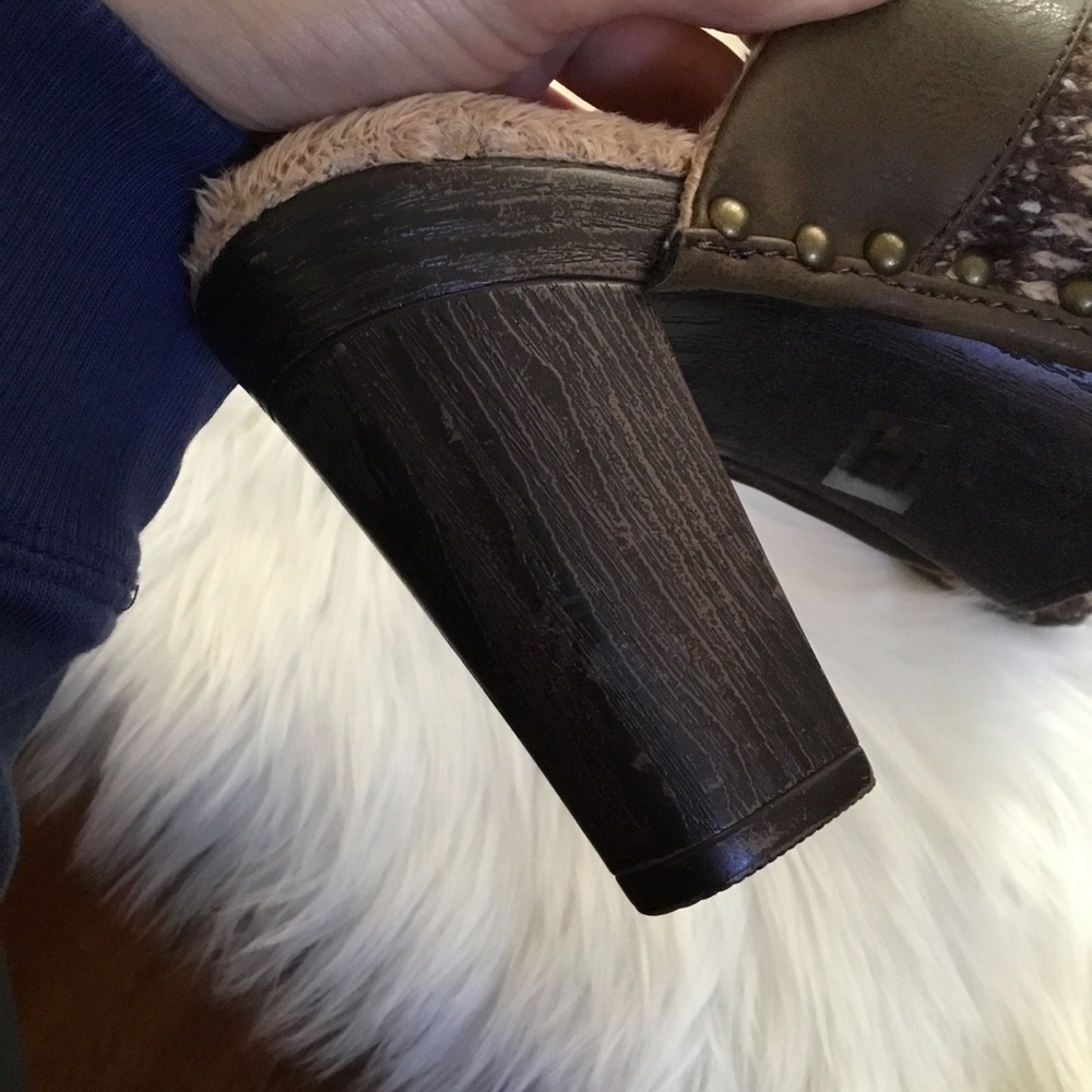 Muk Luks Kameryn Heeled Clogs - Picture 6 of 8